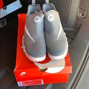 Nike big swoosh men’s shoes size 11